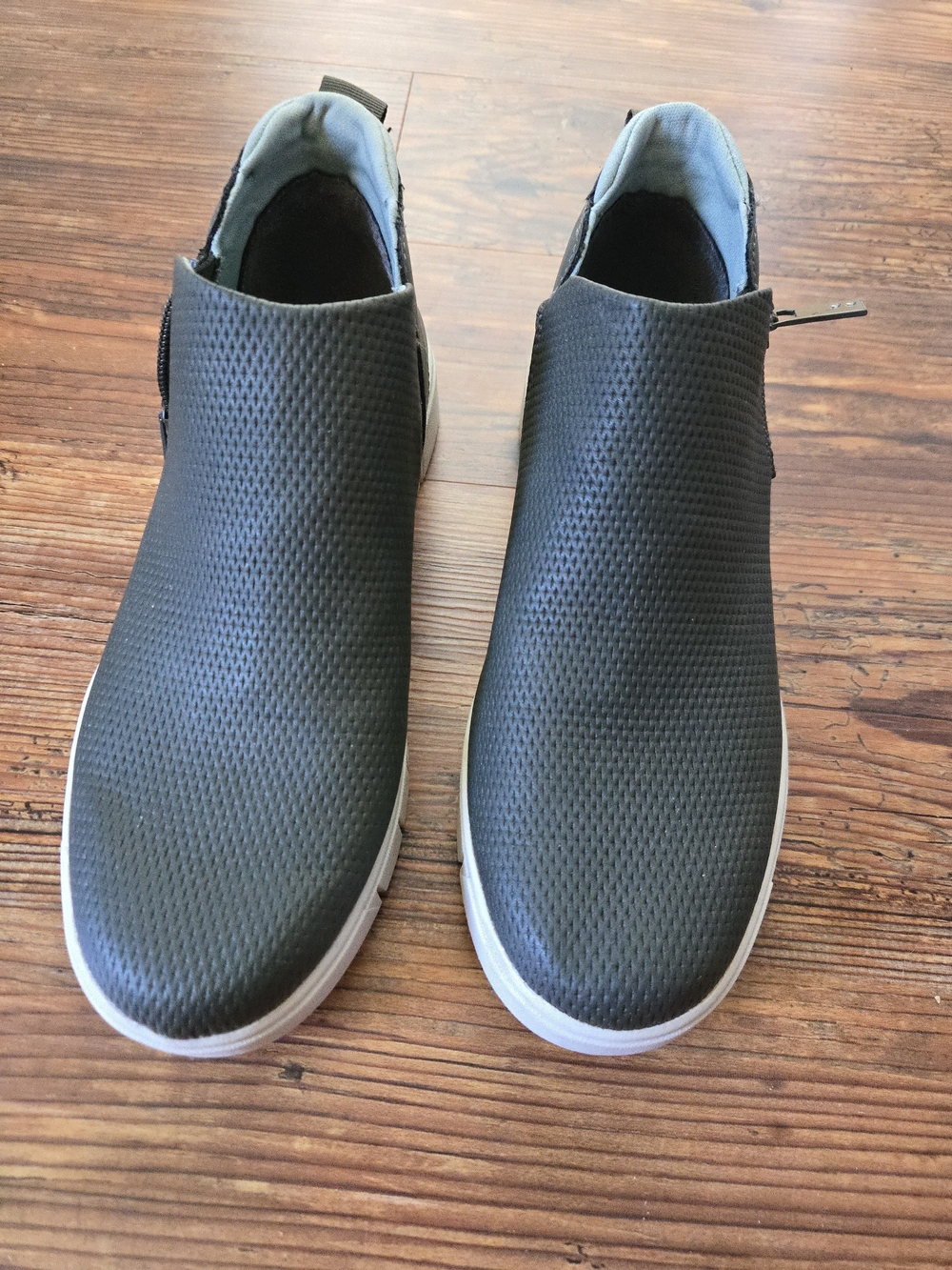 Women's Ryka Sneaker Booties- Dark Green/Gray, Like New, Water Resistant, Zipper